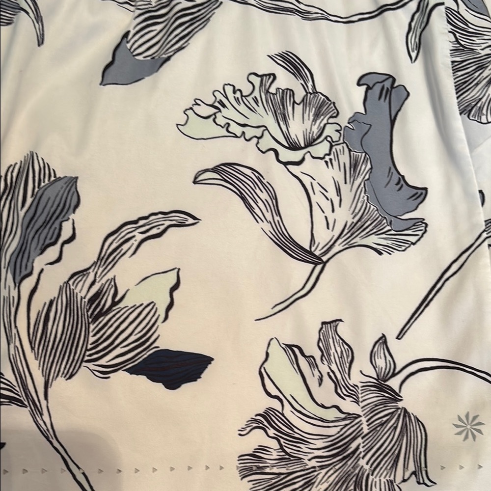 Athleta Black and White Floral Laser Cut Skort size Large - Picture 6 of 6